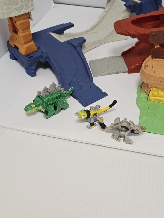 Dinotrux Toys R Us Exclusive Playset Set - Picture 5 of 16